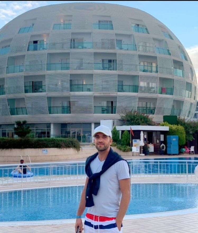  48980564  Sergei, 42 ,    