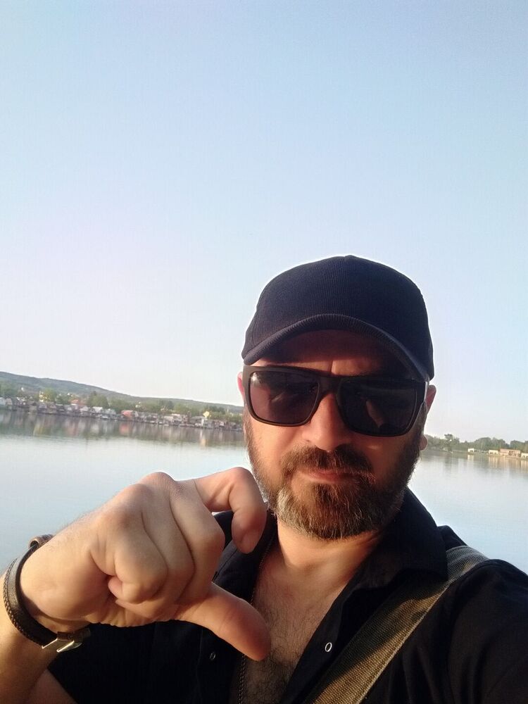  38848524  Giorgi, 44 ,    