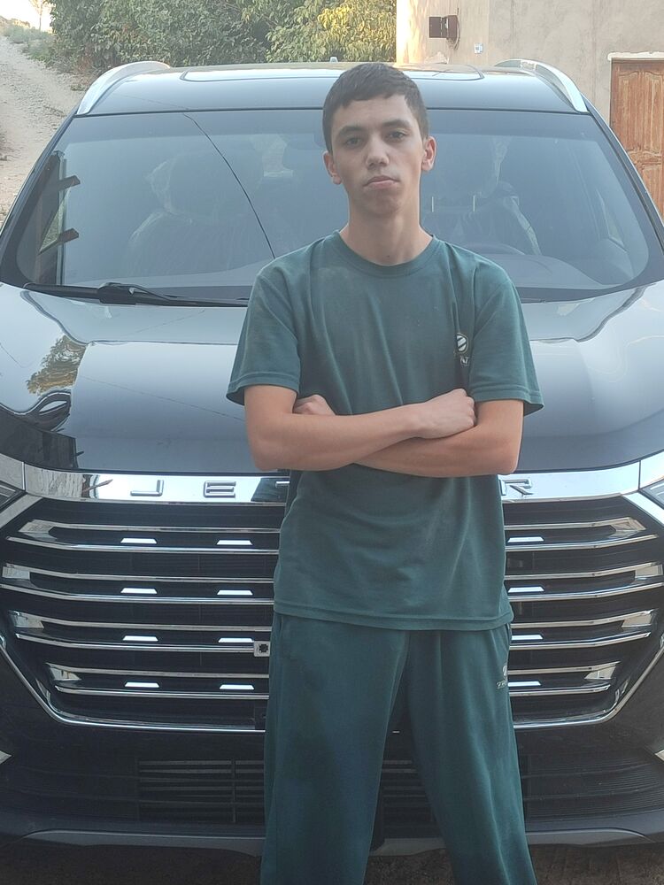  53779914  Feruzbek, 18 ,    