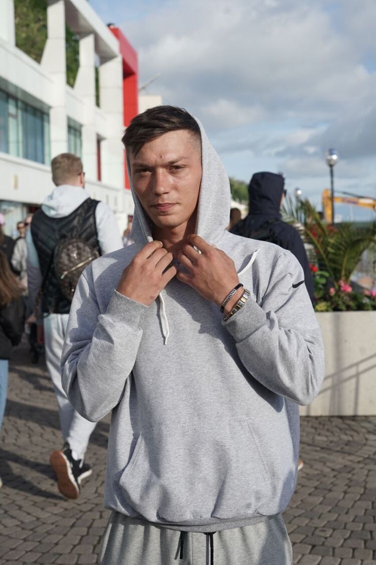  43289184  Denis, 26 ,    