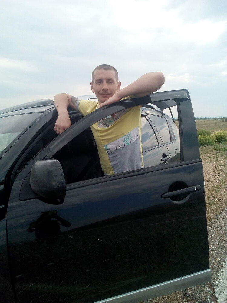  13073694  Aleksei, 45 ,    