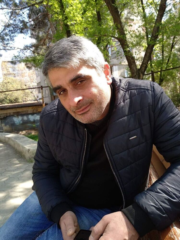  54674064  Koba, 49 ,    