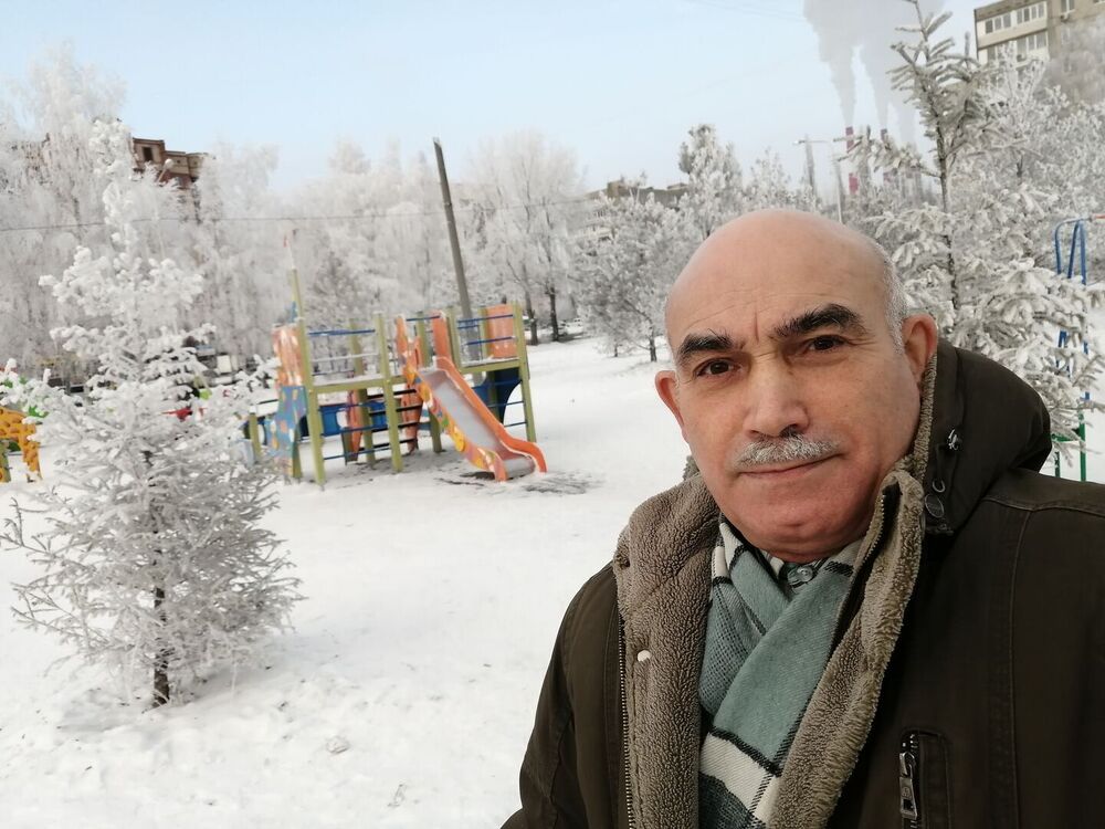  48573934  Stepanov, 68 ,    