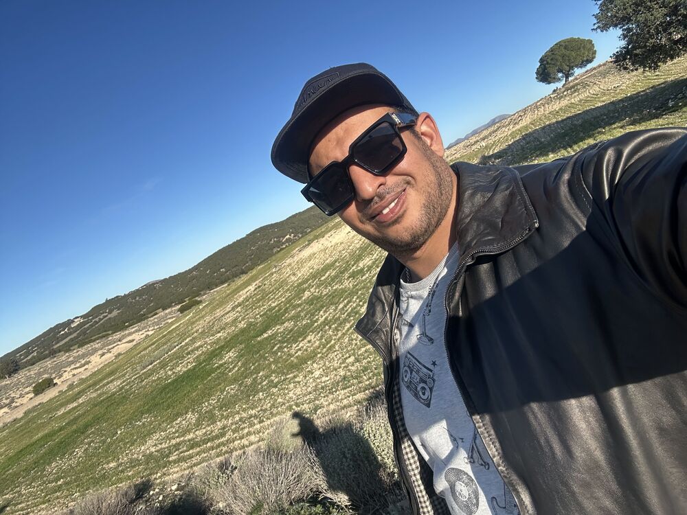  54620104  Mohamed, 35 ,    -