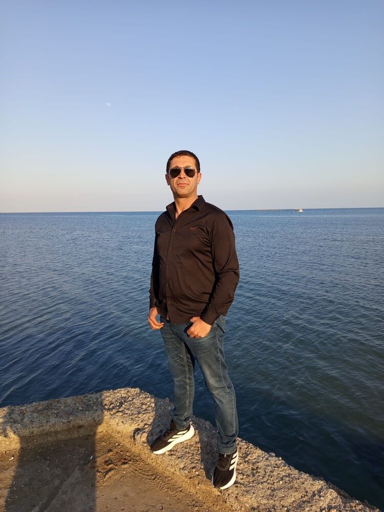  50488464  Hikmet, 42 ,    