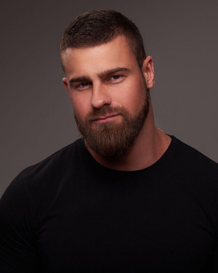  51864234  Konstantin, 33 ,    