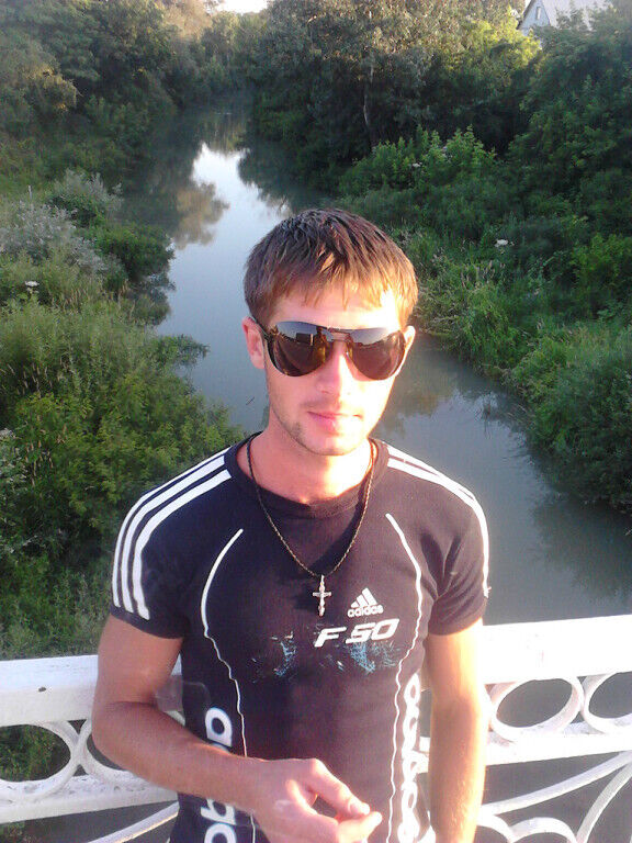  33023914  Sergei, 34 ,    