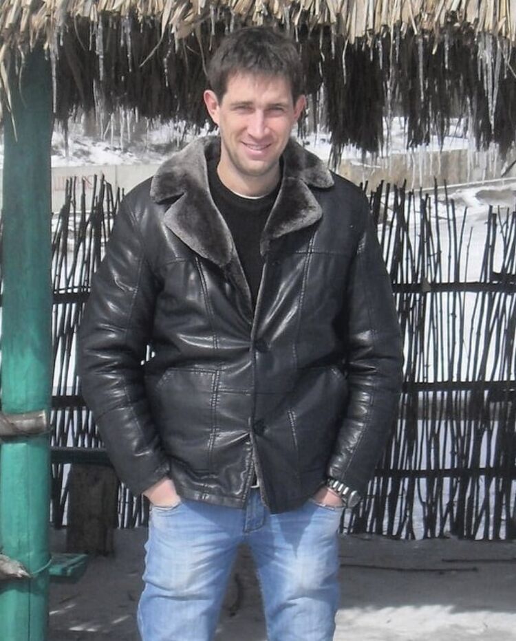  26387664  GARIK, 39 ,    
