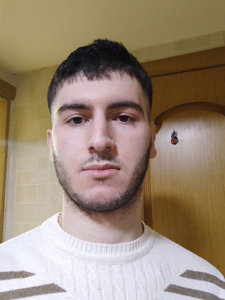  30082694  Artur, 23 ,    