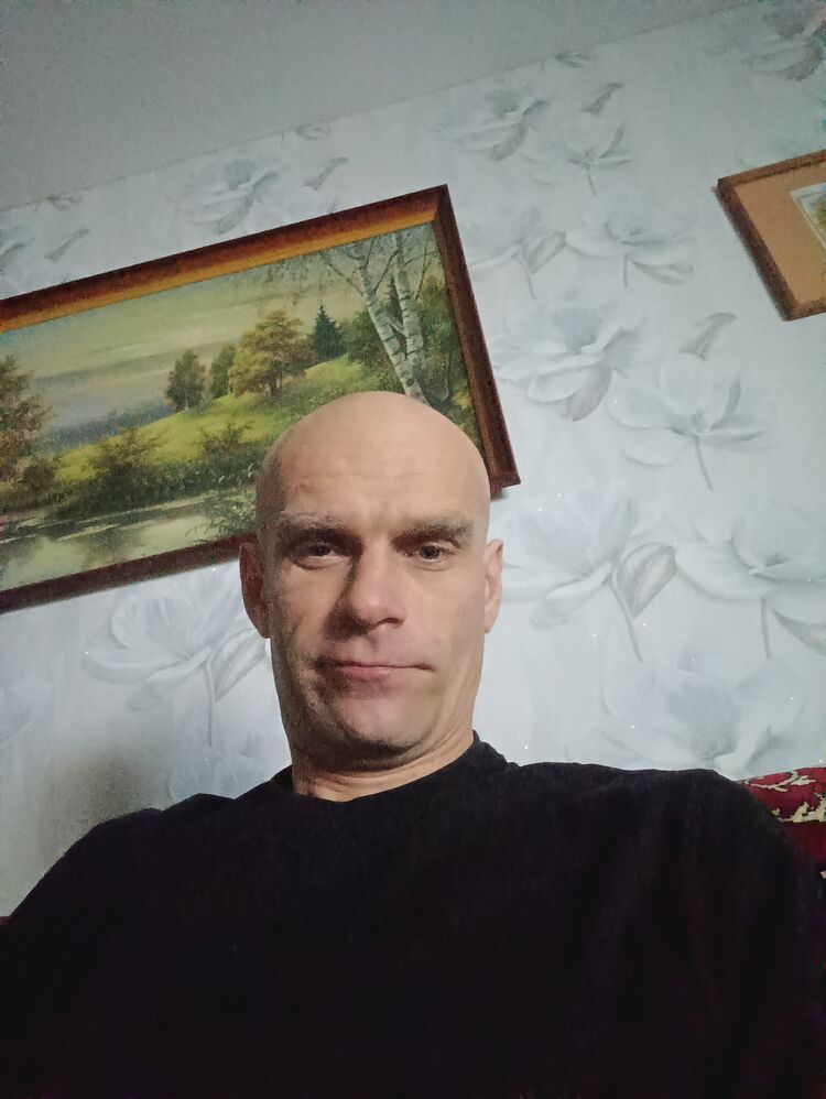  48553374  Urij, 40 ,    