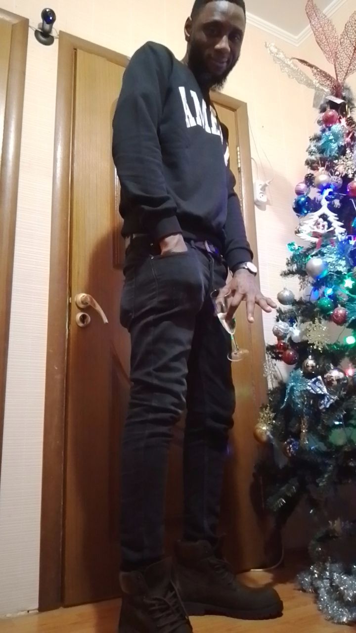  40267424  Armand, 35 ,    