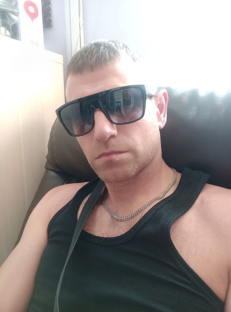  52523564  , 33 ,    