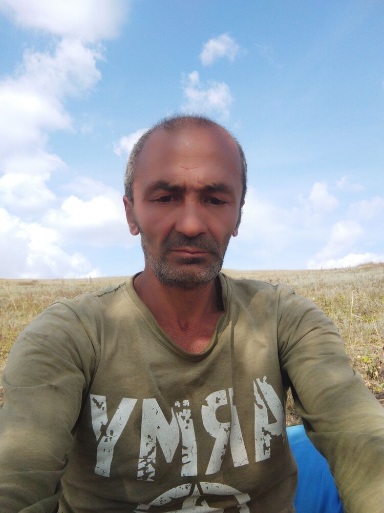  46497764  Bakhtiyr, 55 ,    