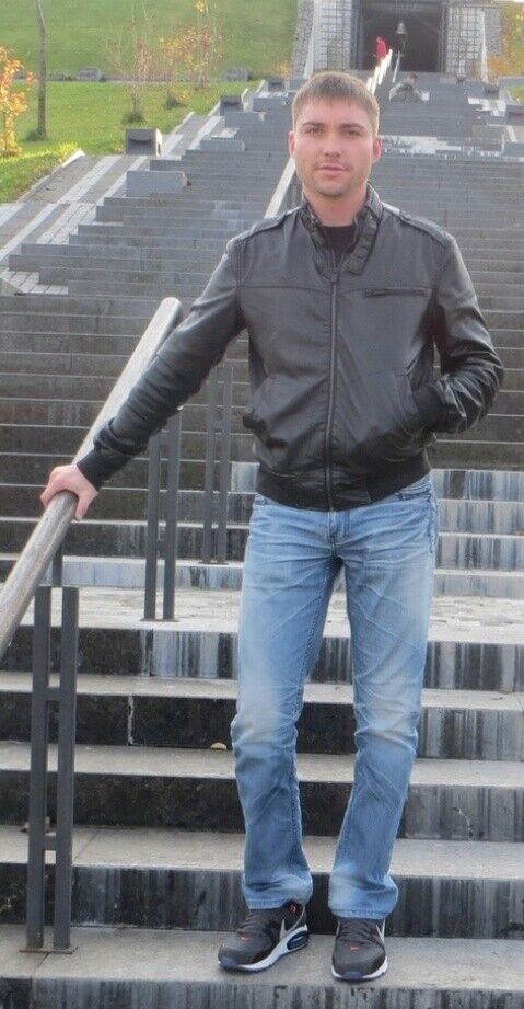  21520744  Alex, 40 ,    
