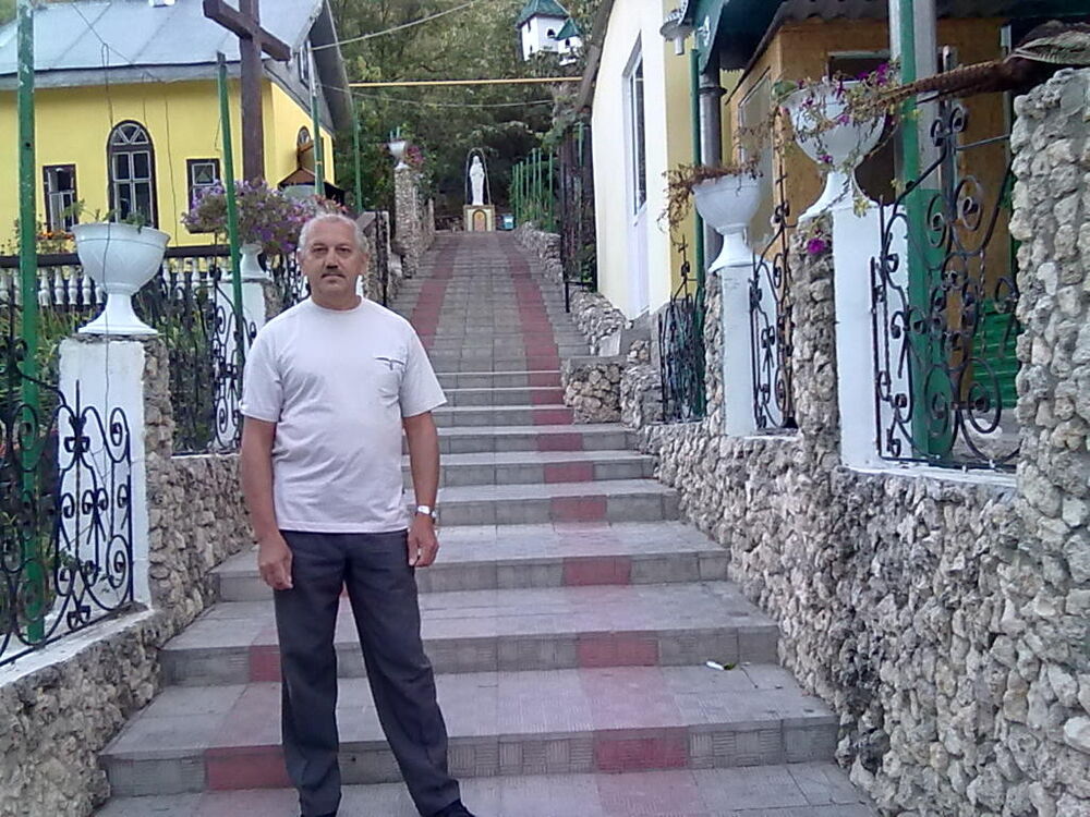  ,   Nikolae, 64 ,   