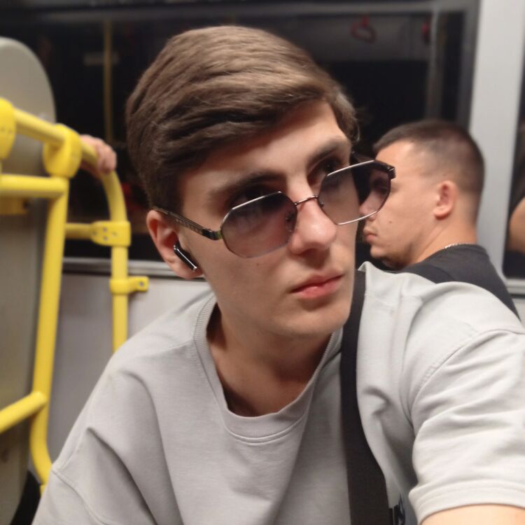  47590204  Denis, 21 ,    