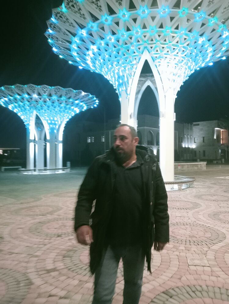 49943704  Deniz devrim, 37 ,    