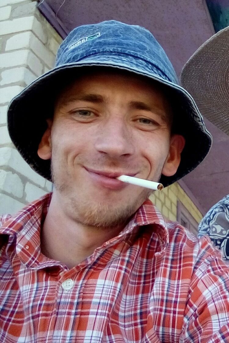  21041684  Aleksandr, 40 ,    