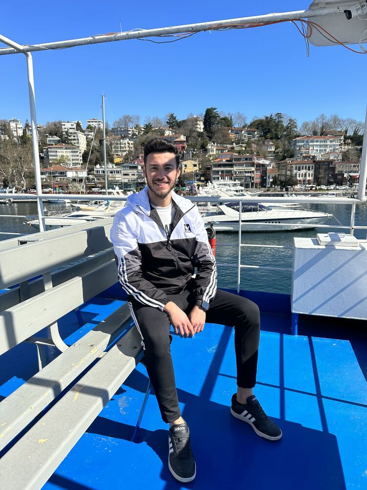  ,   Umut, 32 ,   ,   