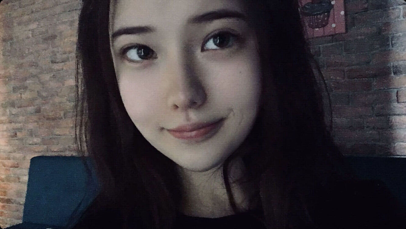  24411444  Dina, 22 ,    