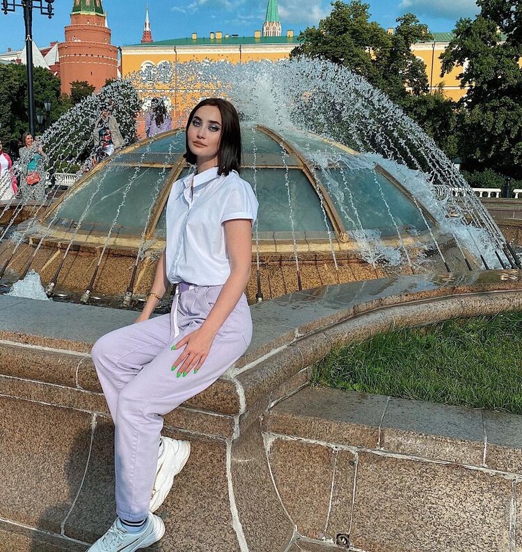  40688754  Kate, 22 ,    