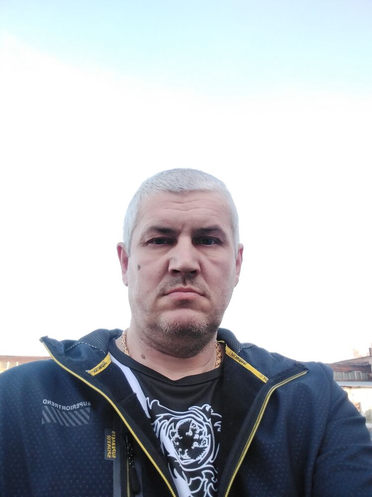  43023964  Viktor, 49 ,    