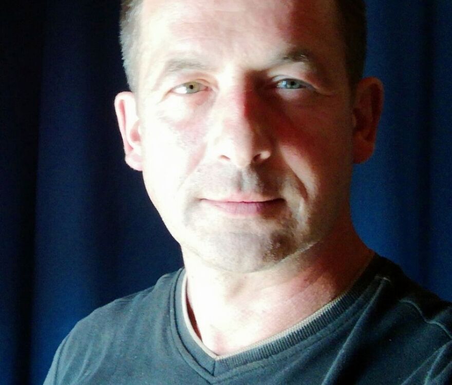  53262744  Vladimir, 56 ,    