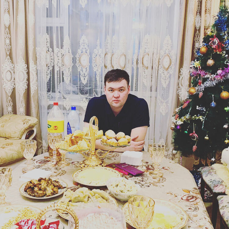  25121844  Chyngiz, 32 ,    