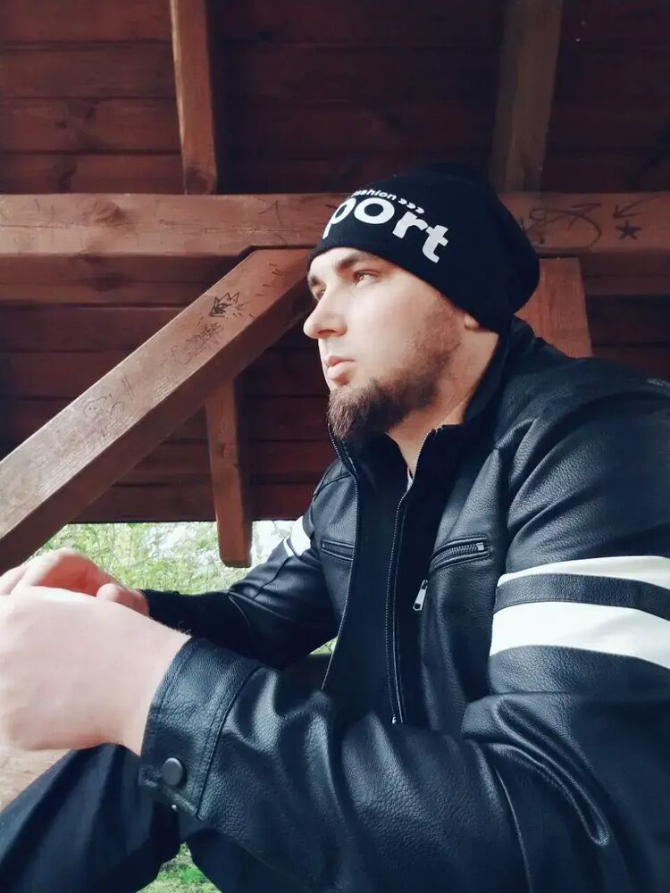  53864254  Stefan, 32 ,    