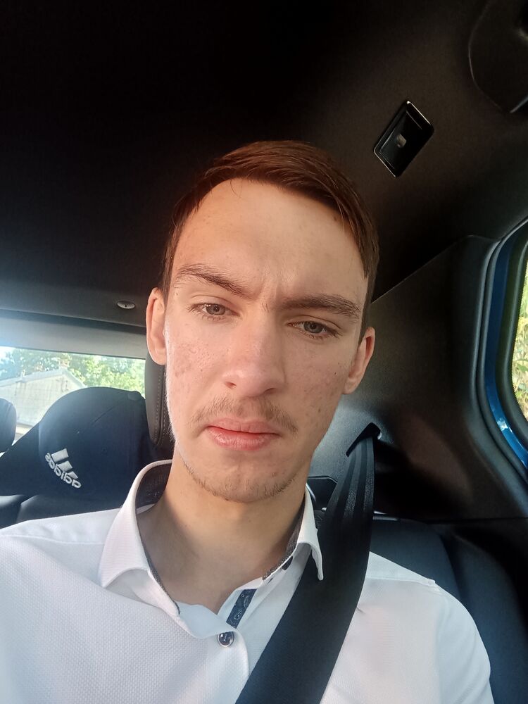  45864944  Maksim, 19 ,    Saint-Germain-En-Laye