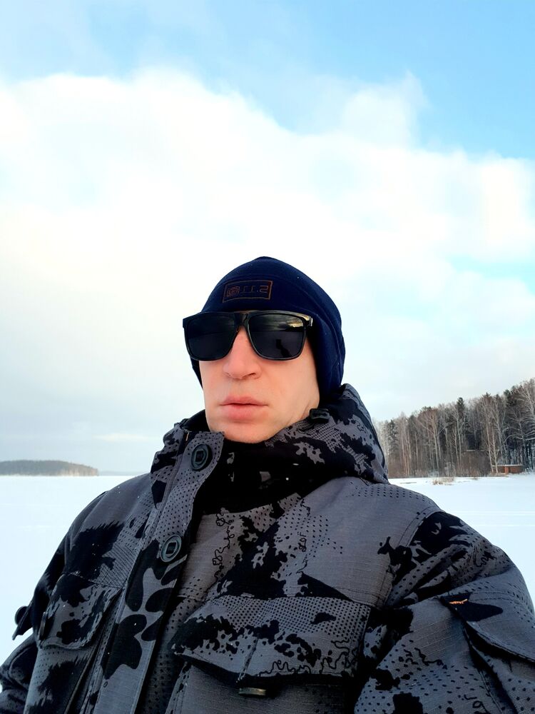  31977244  Ilya, 44 ,     