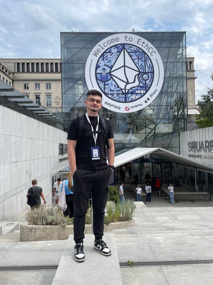  53400274  Daniil, 25 ,    