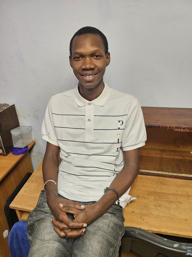  49465504  Cheick, 25 ,    