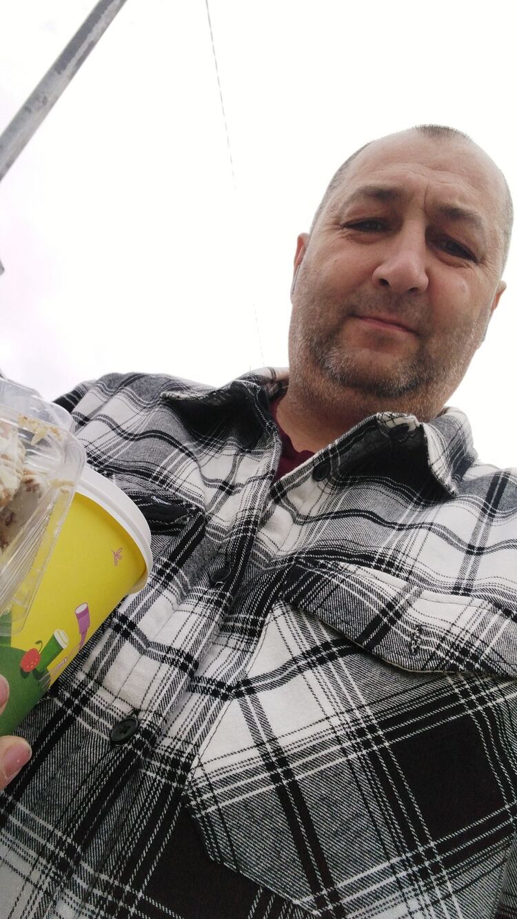  37676204  Rostislav, 51 ,    
