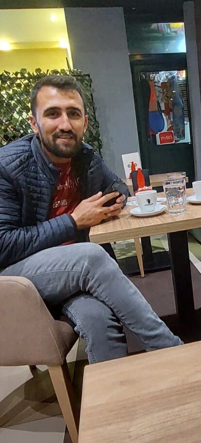  48010354  Ahmet, 32 ,    Podgorica
