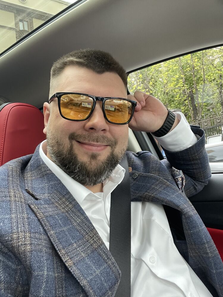  ,   Kostas, 36 ,   ,   