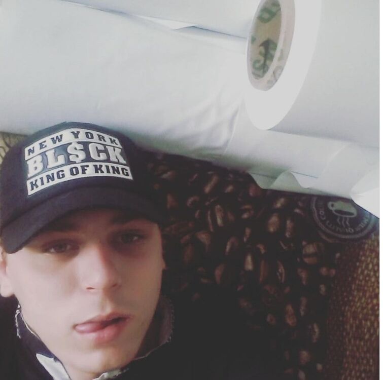  29497434  Denis, 28 ,    