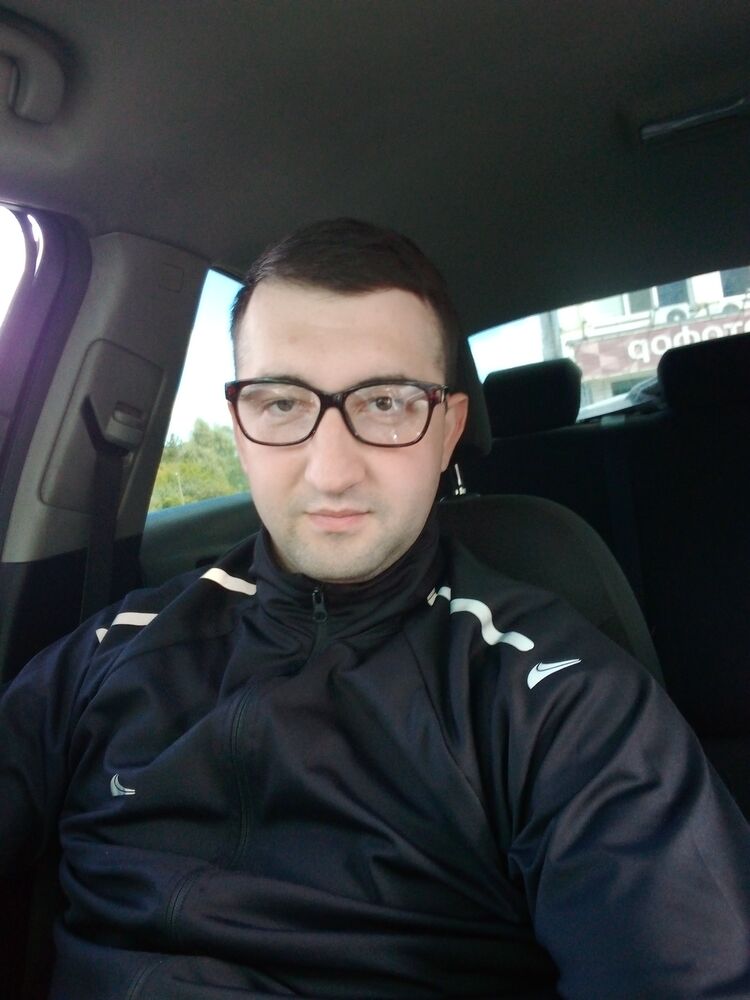  27688904  Stanislav, 30 ,    