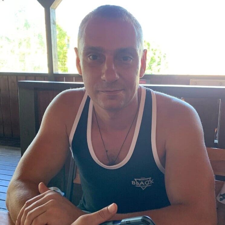  ,   Denis, 38 ,   c 
