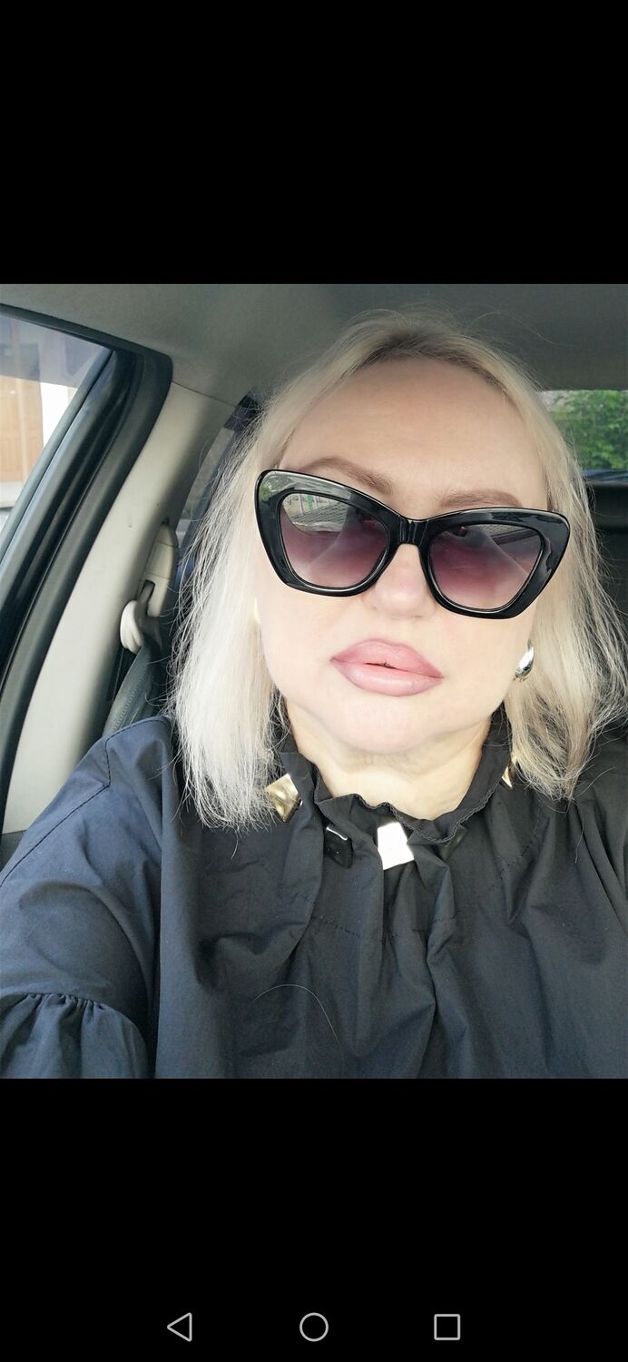  ,   Helen, 42 ,   ,   