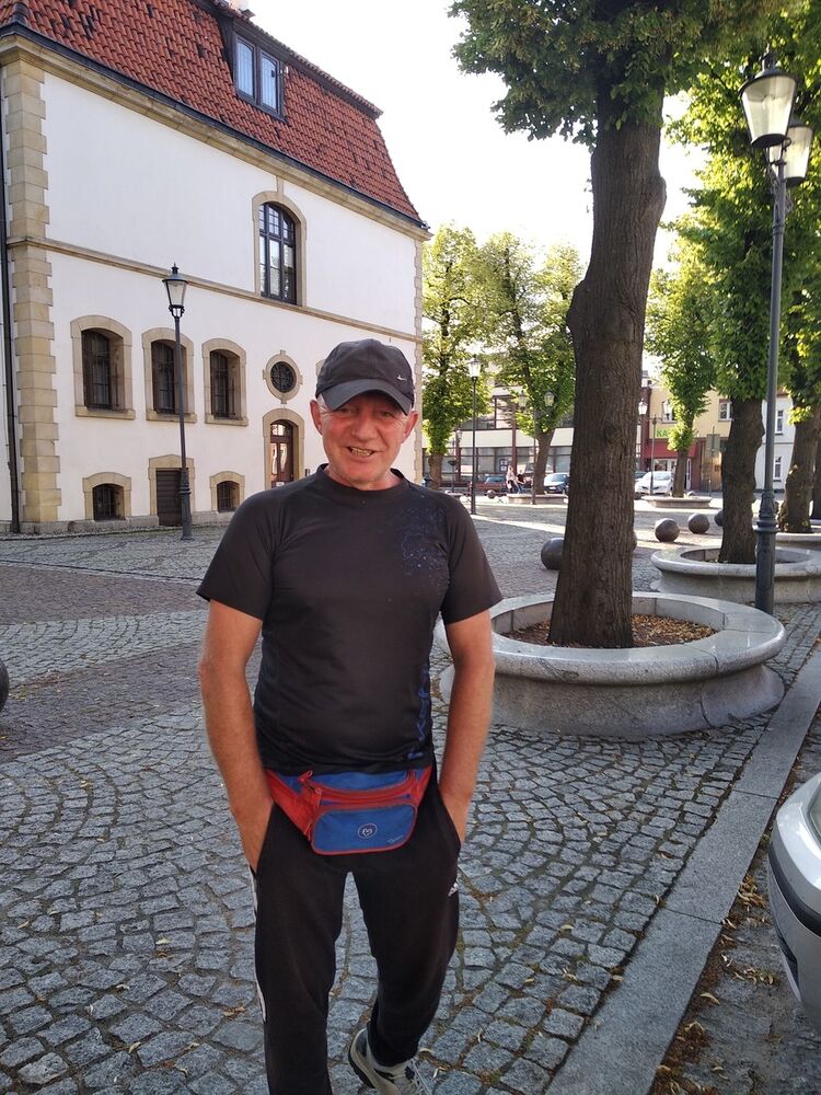  15046654  Igor, 52 ,    
