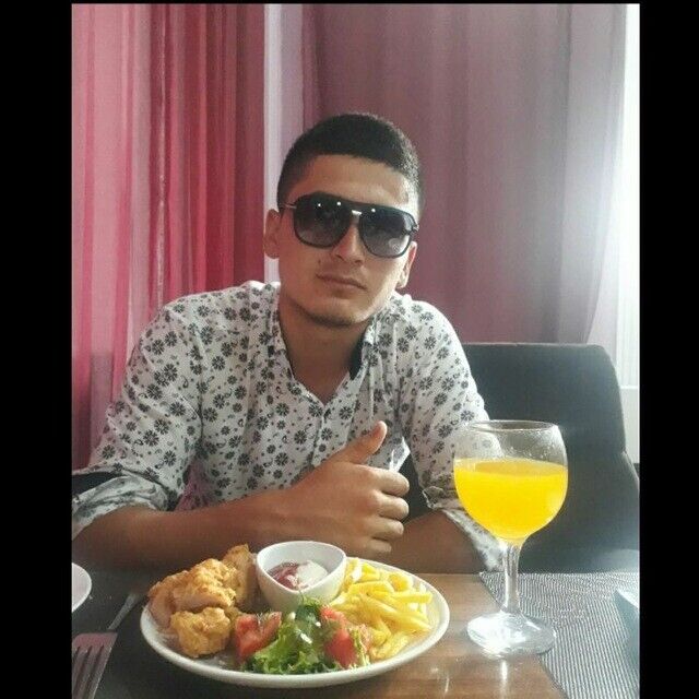  21239024  Bek, 27 ,    