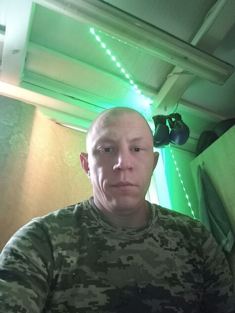  31112684  Leonid, 33 ,    