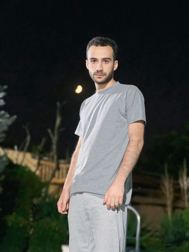  46215674  Armen, 22 ,    