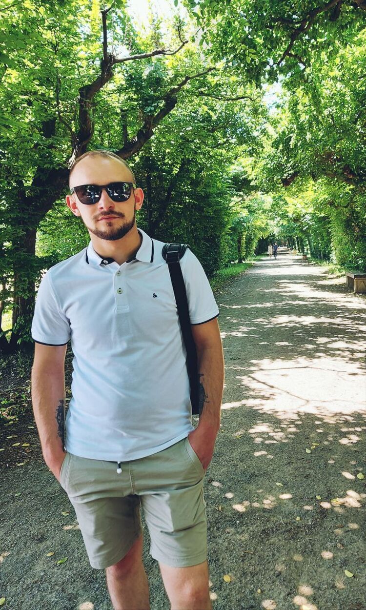  45327154  Vlad, 25 ,    Praha