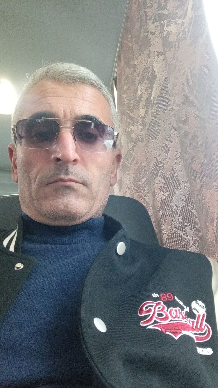  54174704  Artak, 45 ,    