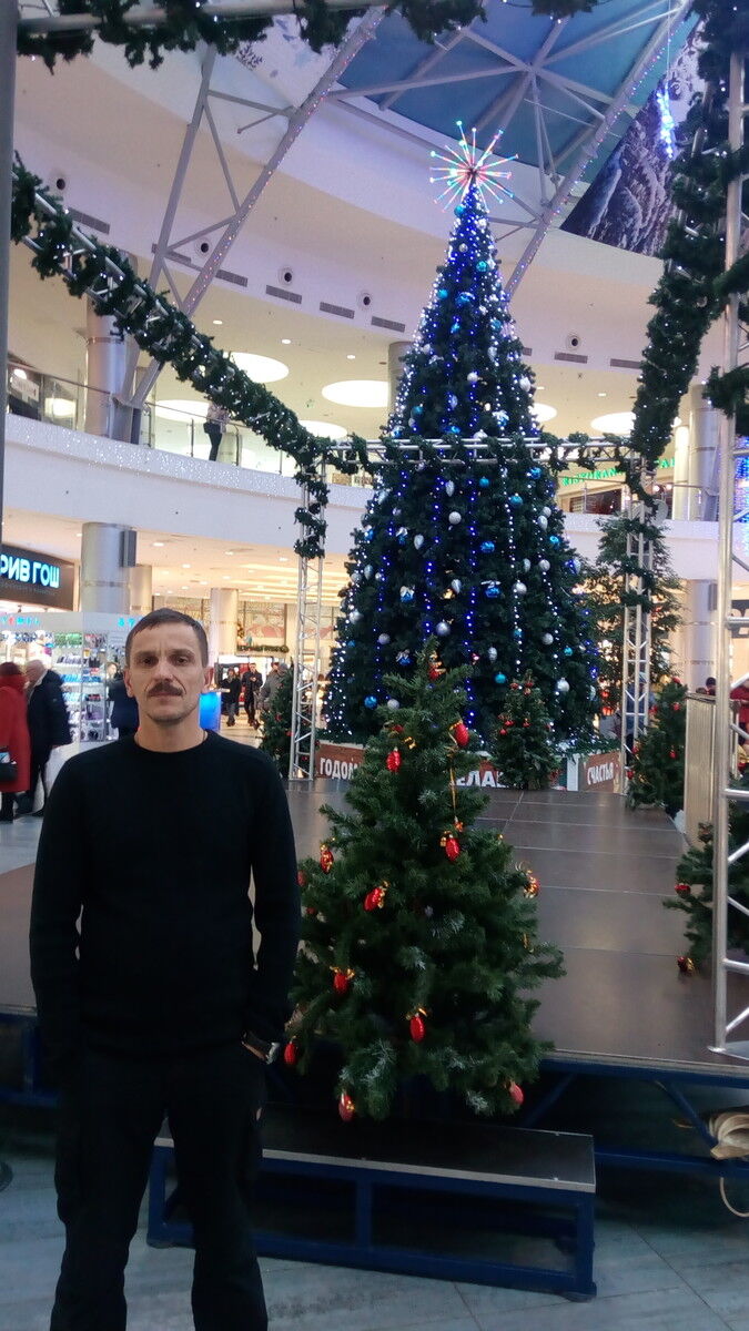  14704814  Sergey, 53 ,    