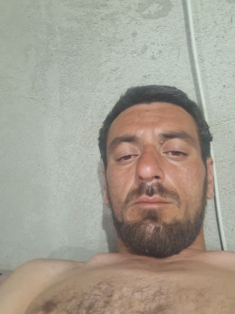  43546784  Zviad, 34 ,    