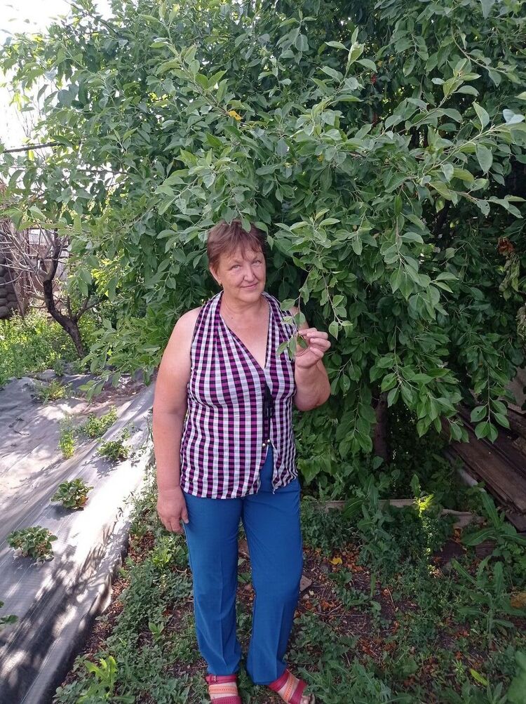  43926864  Elena, 58 ,    