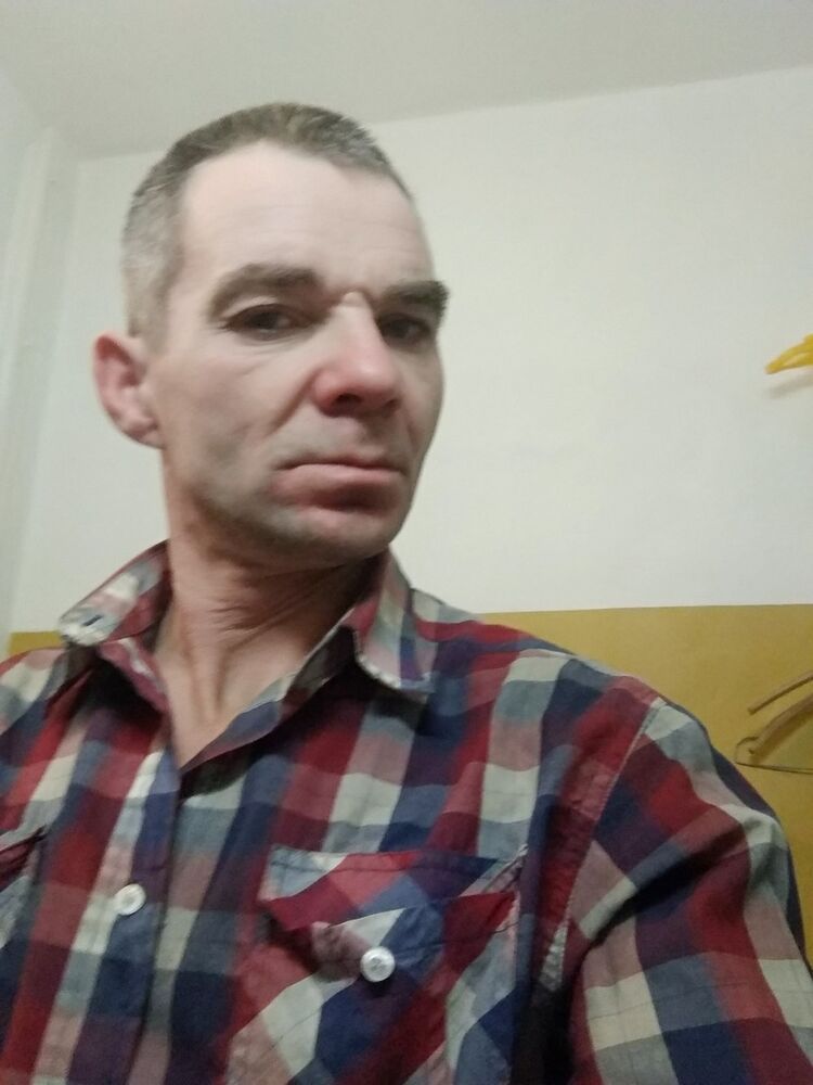  14952974  Robert, 48 ,    
